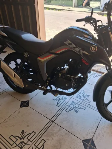 Vendo essa moto nova . Documentação tudo ok   pronta pra transferir.                      