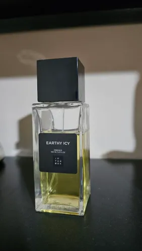 Perfume earthy icy