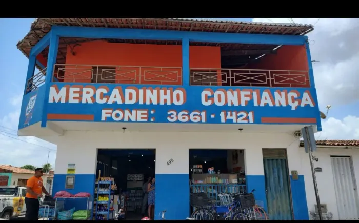 Vendo Excelente mercadinho com 2 casas em cima 