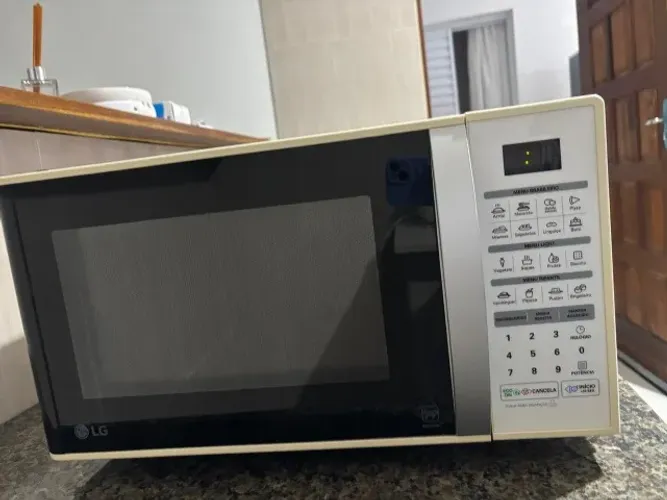 Forno Micro-ondas LG 30 litros branco (usado em ótimo estado de conservação)