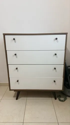 Cômoda 4 gavetas