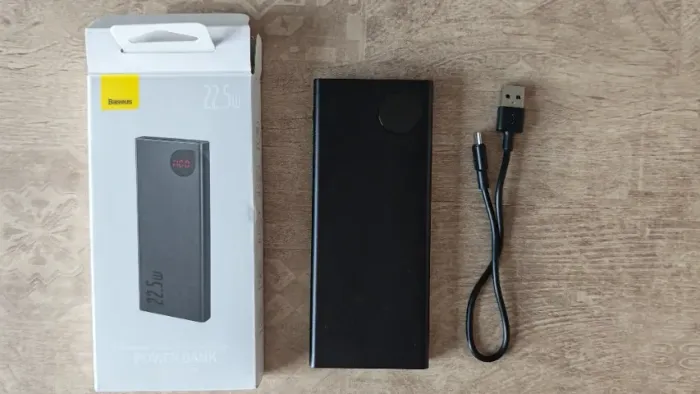 Power Bank Baseus 10.000mAh, novo.