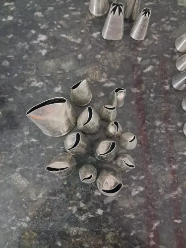 Bicos para confeitar de aço inoxidável.  Diversos modelos, tamanhos e modelos.