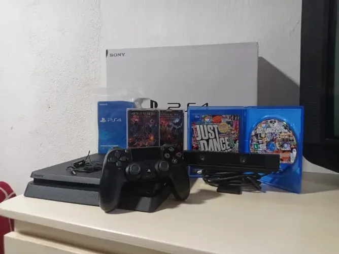 PS4 Desbloqueado 2TB lotados de jogos + Controle + cabos + fone + Kinect + Dust Dance