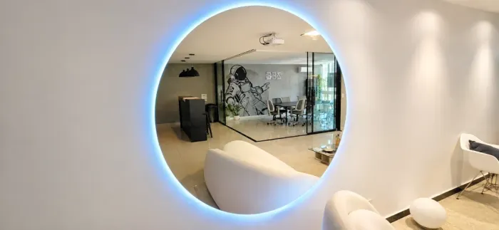 Espelho Redondo 1,50m com Iluminação LED RGB - Grande e Decorativo