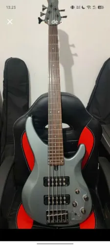 Baixo Yamaha TRBX305
