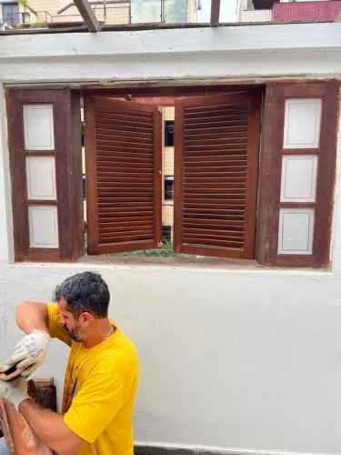 3 janelas de madeira 1m de altura 1,70 de comprimento. 