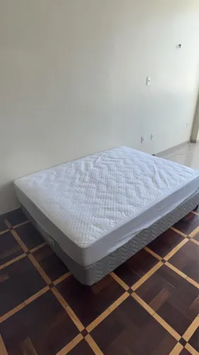 Cama Box Casal American Flex com Rodinhas - Pouco Usada