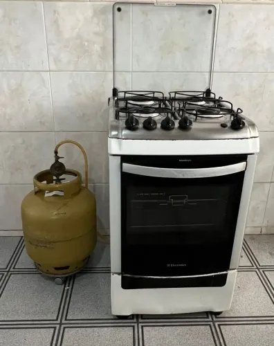 VENDO FOGÃO ELETROLUX 4 BOCAS