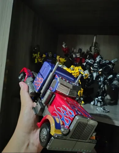 Boneco Transformers Black mamba Optimus prime ls03f+kit upgrade ler descrição