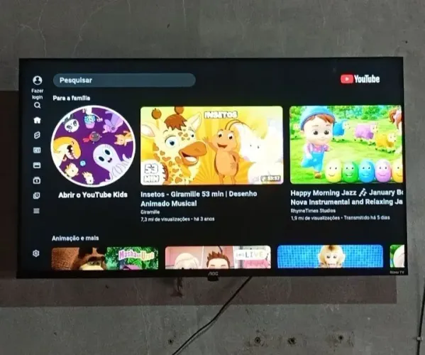 Vendo essa TV ela é smart da marca AOC ela está nova não tem defeito