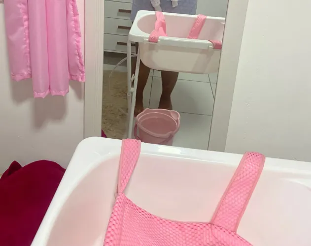 Banheira de bebe e cadeirinha de balanço