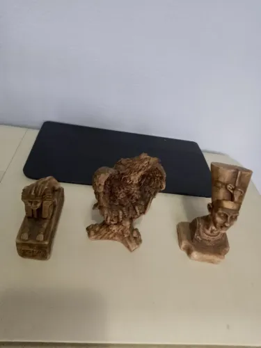 Estátua de argila farão águia leao