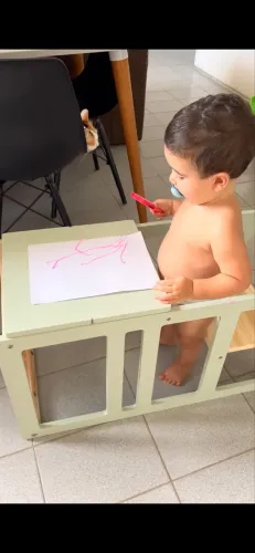 Mesa montessoriana infantil pouco usada