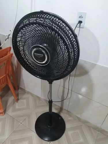 Ventilador mondial 40CM de coluna funcionando perfeitamente nada quebrado nem danificado