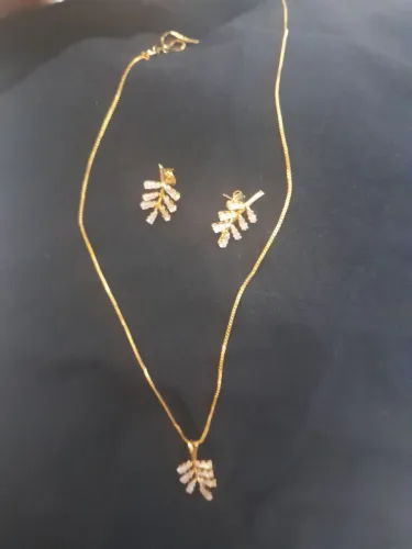 Colar e brincos da Romanel folheado a ouro