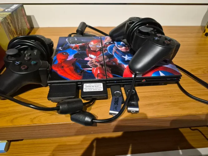 Ps2 slim, com 2 controles, 2 memory card, conversor pra HDMI