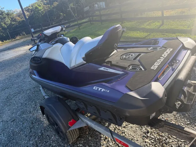 Jetski gti 170 com som 6 h novo