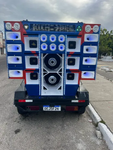 Vende-se um paredão novo