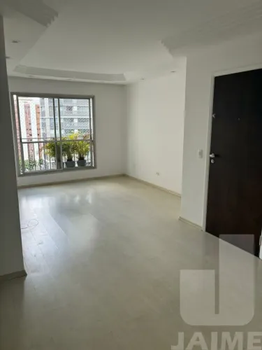 Apartamento padrão com 2 dormitórios e 1 vaga.