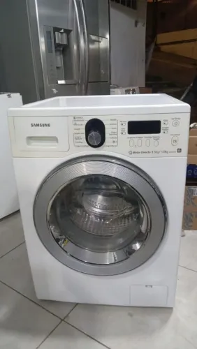 Máquina de lava e seca