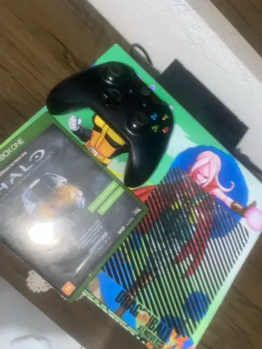 Vendo Xbox one personalizado 500 gb,aceito trocas de iPhone 12 pra cima