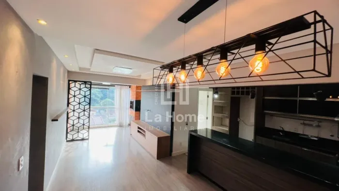 Apartamento semi mobiliado com 3 suítes e 2 vagas de garagem à venda ou locação em Blumena