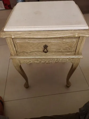 Mesinha de cabeceira