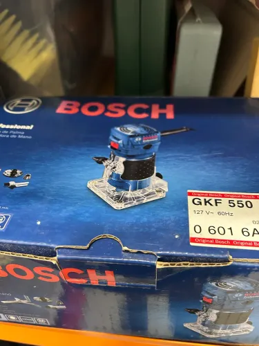Tupia Bosch GKF 550 + kit 12 Fresas Vonder