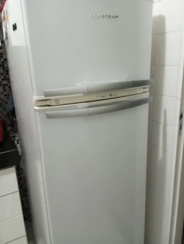 Vende-se geladeira 