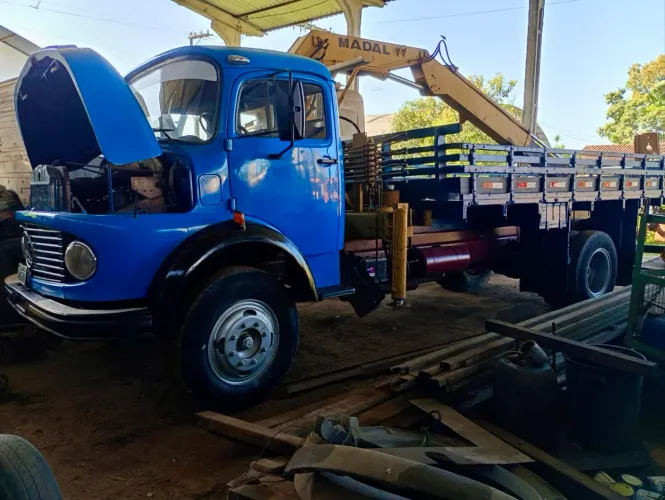 Caminhão M.Benz 1113 Ano 1983 Com Munck 10t - 4 Sapatas - Raridade