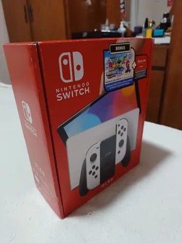 Nintendo Switch OLED LACRADO + Super Mario Bros. Wonder + 3 Meses Online