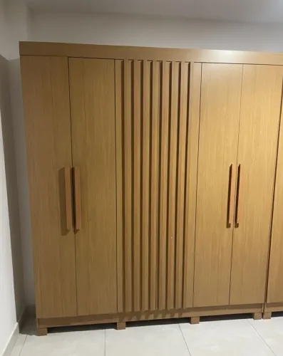 Guarda roupa 6 portas