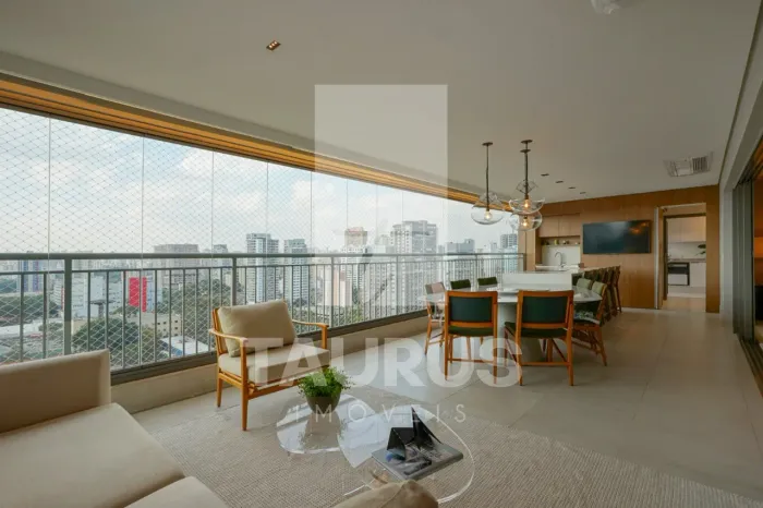 Apartamento para comprar com 3 suites e 3 vagas, 244m² na Vila Clementino, São Paulo-SP.