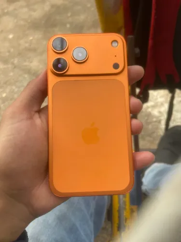Iphone Xr na carcaça do 17 Pro