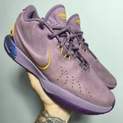 Tenis de Basquete Lebron 21