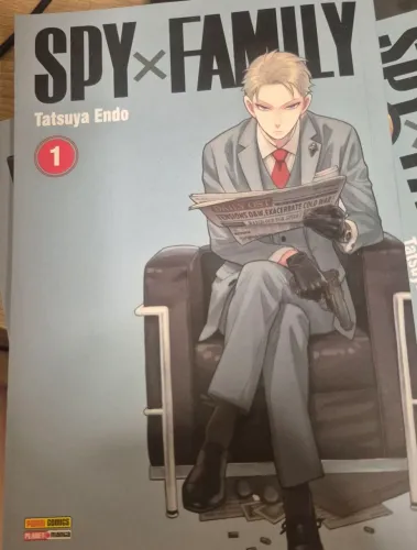 Mangás Spy x Family volumes 1, 3, 7, 8 e 9