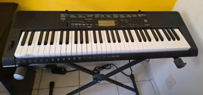 Teclado Casio Arranjador Preto 61 Teclas Sensitivas Preto Com Capa