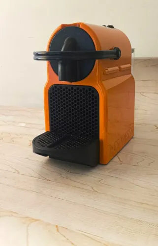 Cafeteira Nespresso Automática Inissia Laranja