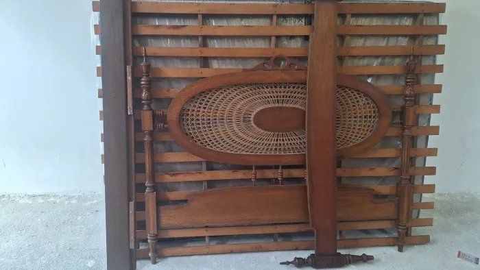 Cama madeira maciça