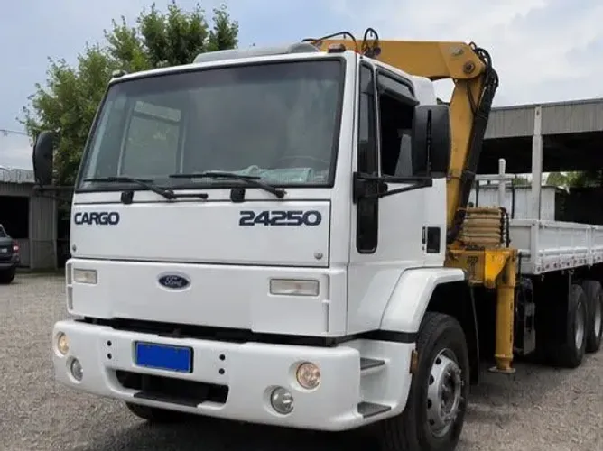 FORD CARGA MUNCK 24-250 ANO 2011(transferência de dívida)