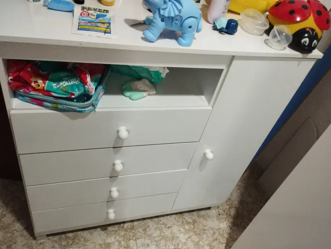 Cômoda para bebê Branca 3 gavetas e 1 porta
