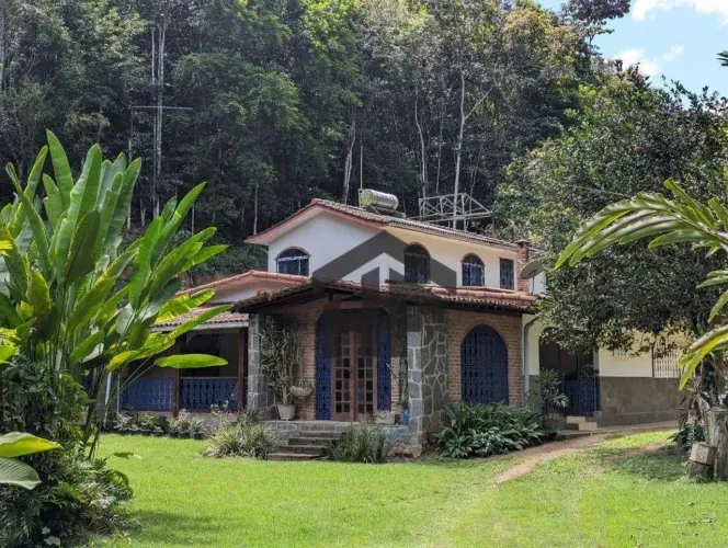 Chácara, 5,47 hectares, com 4 quartos (1 suíte com hidromassagem), localizada em Guabiraba