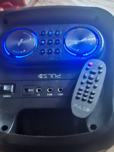 Caixa de som Bluetooth  estragou  vendo barato liga perfeito
