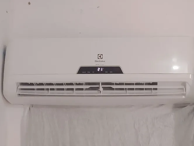 Vendo ar condicionado Electrolux de 12000 BTU funcionando perfeitamente