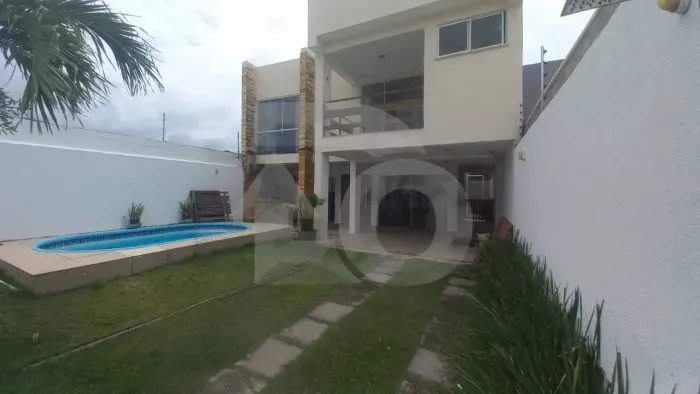 Casa Excelente e Espaçosa à Venda na Atalaia com 4 Vagas de Garagem