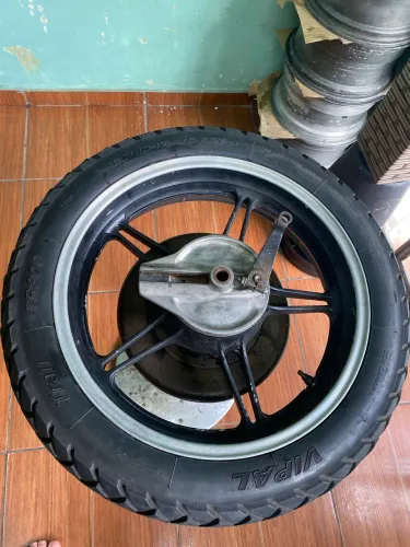 Roda traseira CB300