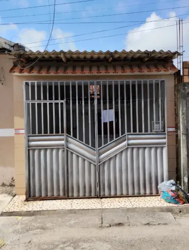 Casa no Conj. Celso Daniel no Tenone prox. da Feira, onibus, supermercados etc..