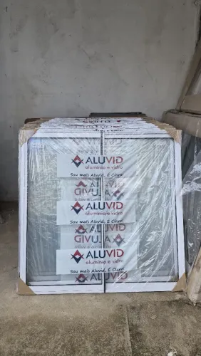 Janela 1x1 Alumínio Branco c/ Vidro liso