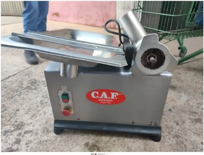 Leilão Judicial de Moedor de carnes, marca C.A.F., semi-novo, lance inicial de 50%